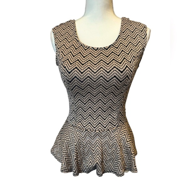 Black Beige Chevron Sleeveless Stretch Knit Peplum Top Size Small - Picture 1 of 4